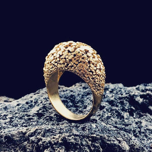 Parametric design in gold ring surface structure.